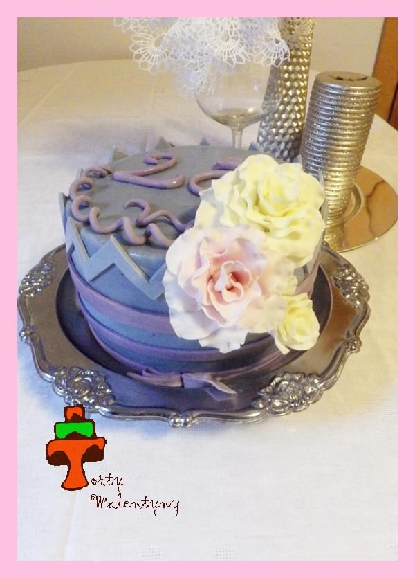 Urodzinowy tort z różami #kwiaty #róże #tort #TortyKraków #TortyWalentynki #urodziny