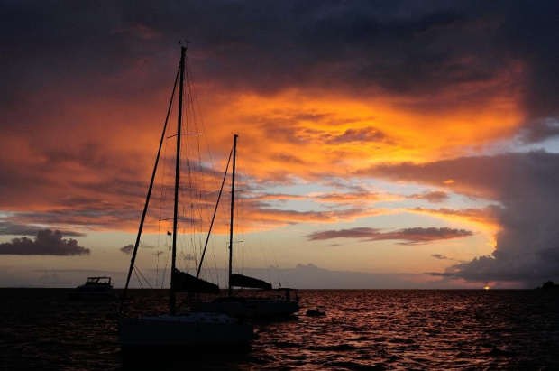 Karaiby #ZachódSłońca #ocean #łódź #statek #karaiby