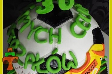 Tort Piłka #DlaPiłkarza #piłka #PiłkaNożna #tort #TortyArtystyczne #TortyKraków #TortyWalentynki #urodziny #WisłaBłyskawica